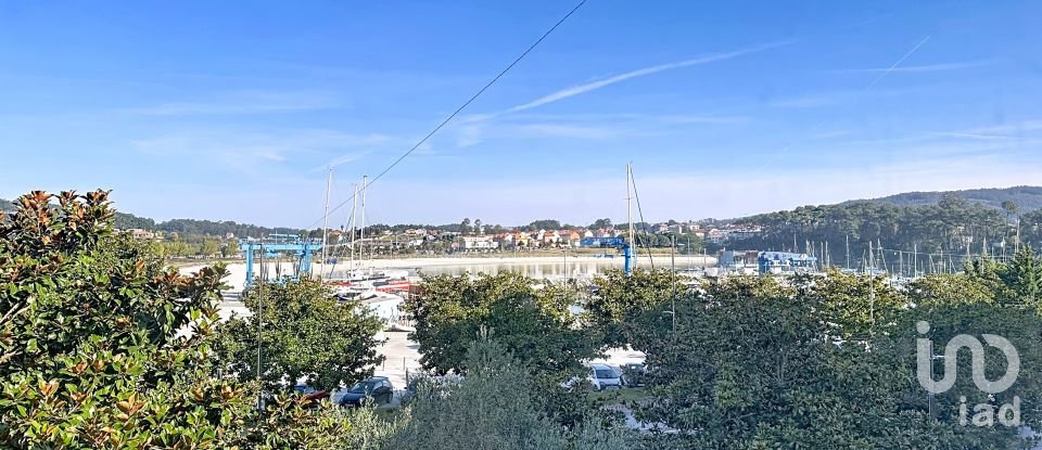 Piso 6 habitaciones de 221 m² en Portonovo (36970)