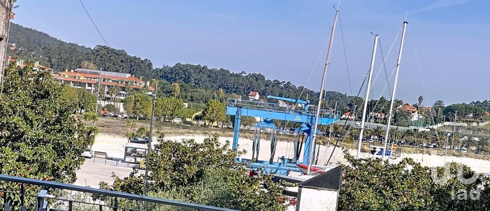 Piso 6 habitaciones de 221 m² en Portonovo (36970)