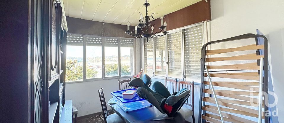 Piso 6 habitaciones de 221 m² en Portonovo (36970)