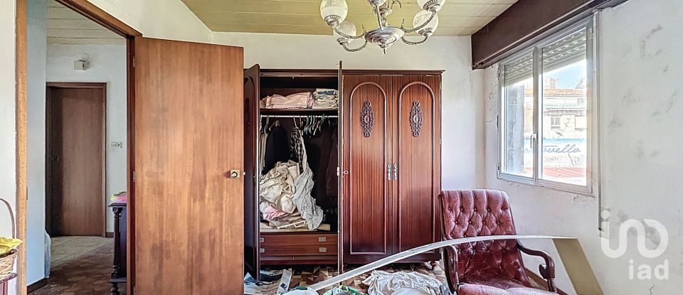 Piso 6 habitaciones de 221 m² en Portonovo (36970)