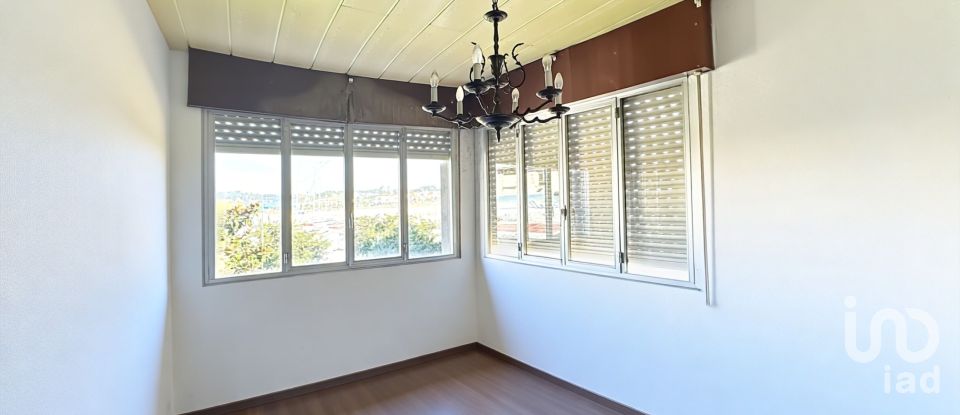 Piso 6 habitaciones de 221 m² en Portonovo (36970)