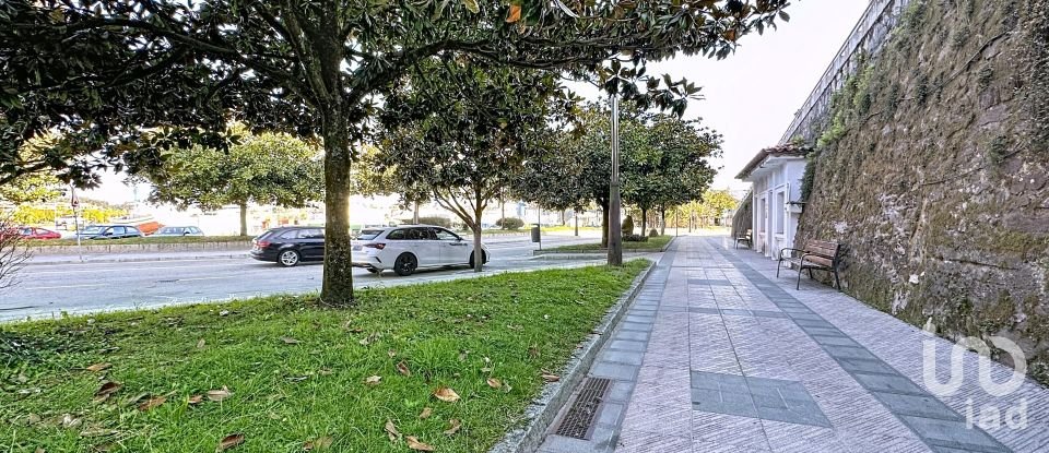 Piso 6 habitaciones de 221 m² en Portonovo (36970)