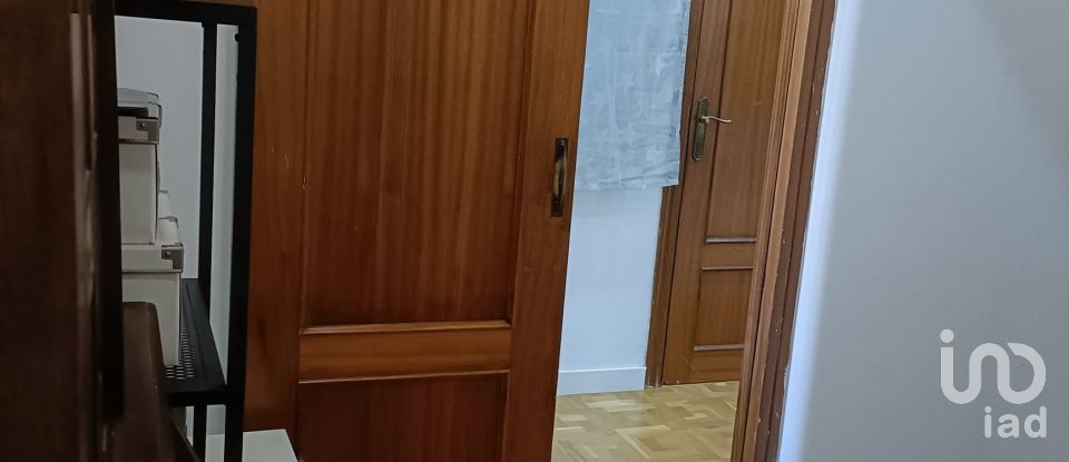 Piso 4 habitaciones de 121 m² en Barcelona (08012)