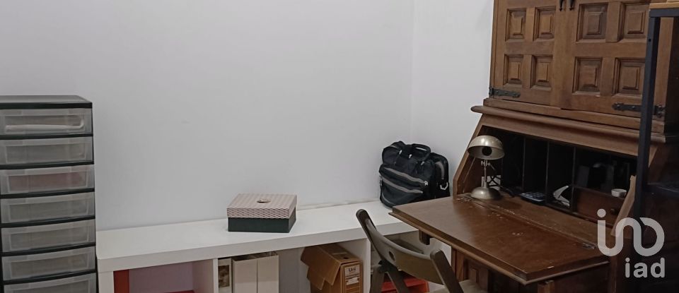 Piso 4 habitaciones de 121 m² en Barcelona (08012)