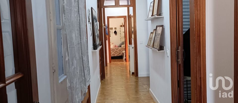 Piso 4 habitaciones de 121 m² en Barcelona (08012)