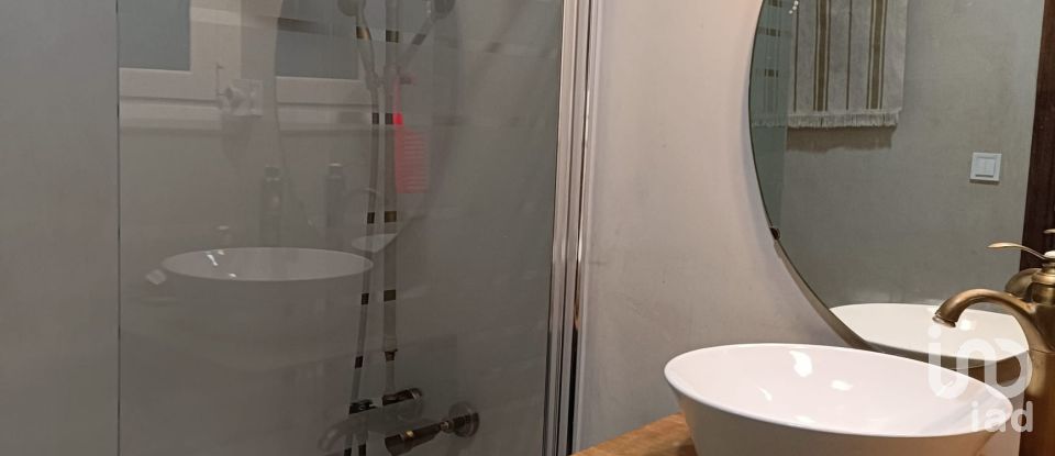 Piso 4 habitaciones de 121 m² en Barcelona (08012)