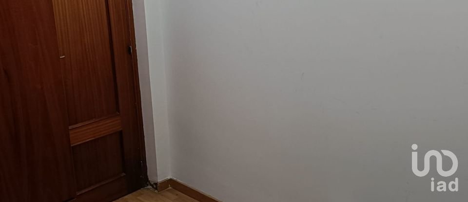 Piso 4 habitaciones de 121 m² en Barcelona (08012)