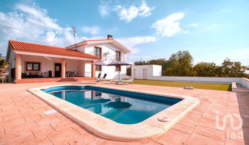 Chalet 5 habitaciones de 420 m² en Albatera (03340)