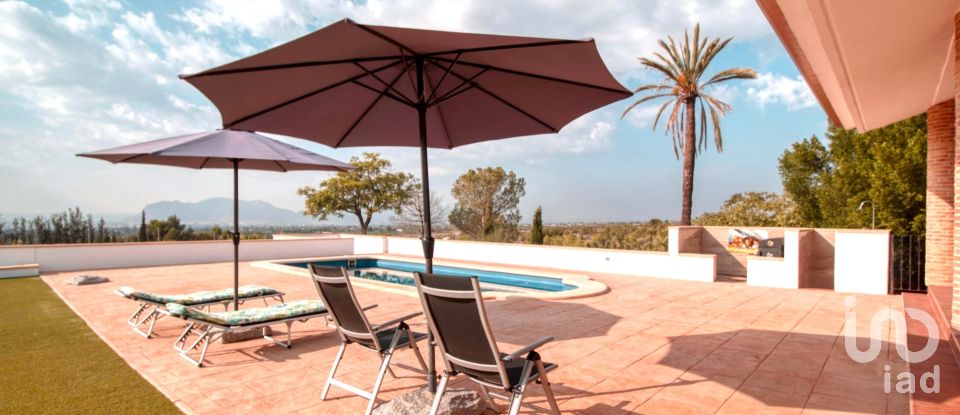 Chalet 5 habitaciones de 420 m² en Albatera (03340)