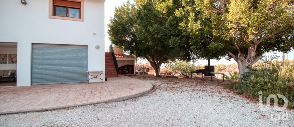 Chalet 5 habitaciones de 420 m² en Albatera (03340)