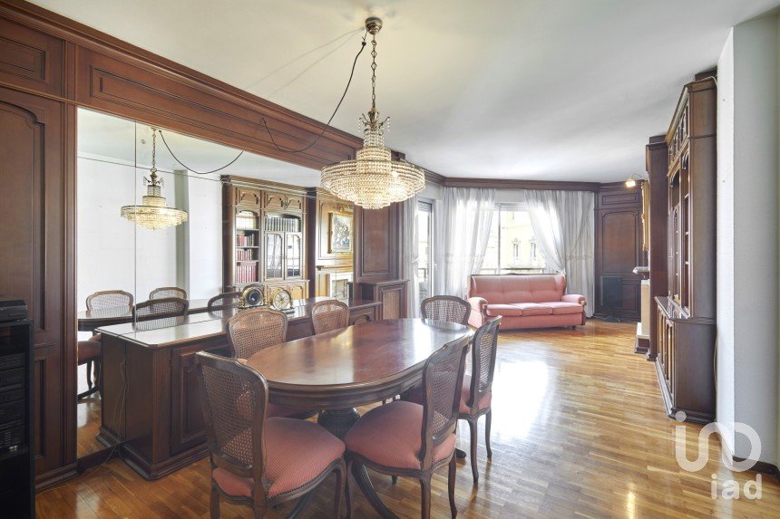 Pis 4 habitacions de 136 m² a Barcelona (08010)