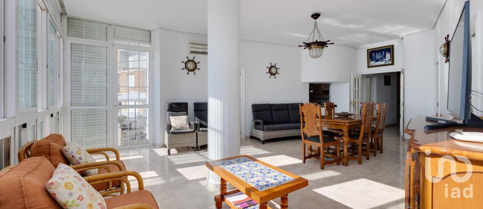 Piso 4 habitaciones de 146 m² en Torrevieja (03185)