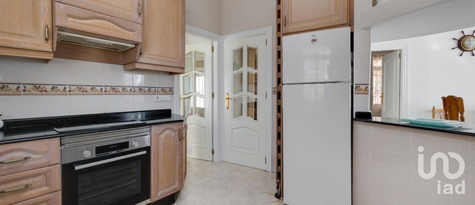 Piso 4 habitaciones de 146 m² en Torrevieja (03185)