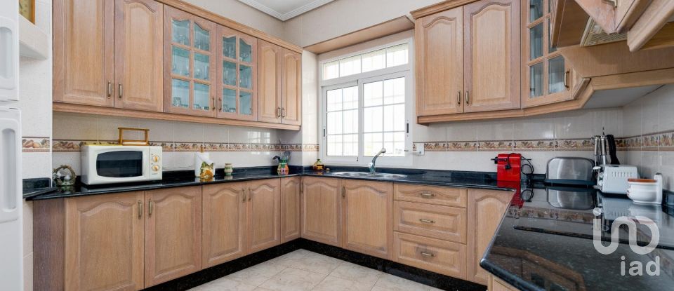 Piso 4 habitaciones de 146 m² en Torrevieja (03185)