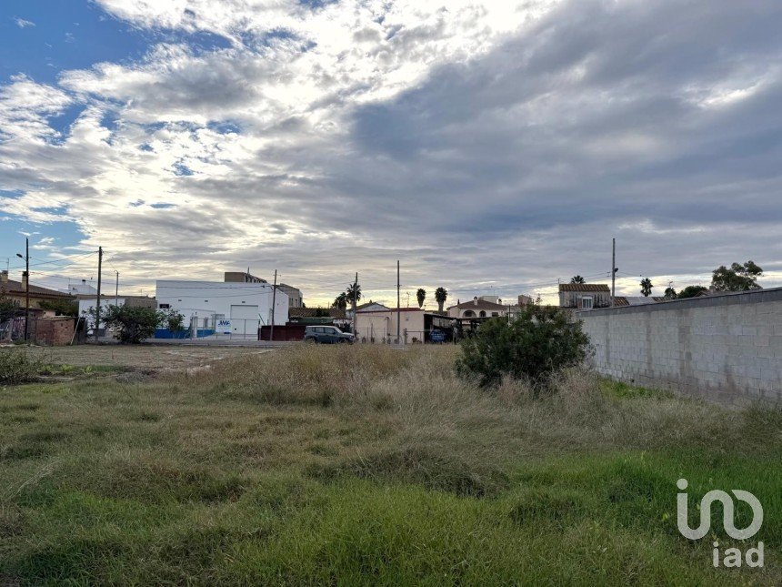 Terreno urbano de 689 m² en Deltebre (43580)