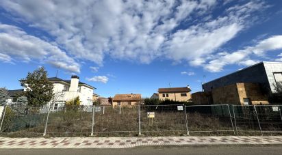 Terreno urbano de 613 m² en Canaleja (24197)