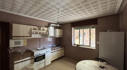 Casa de poble 4 habitacions de 273 m² a Pozuelo del Páramo (24796)