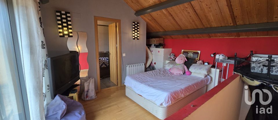 Casa 4 habitacions de 245 m² a Pioz (19162)