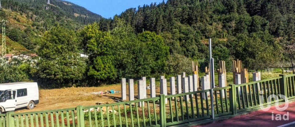 Terreno urbano de 3.075 m² en Zaramillo (48820)