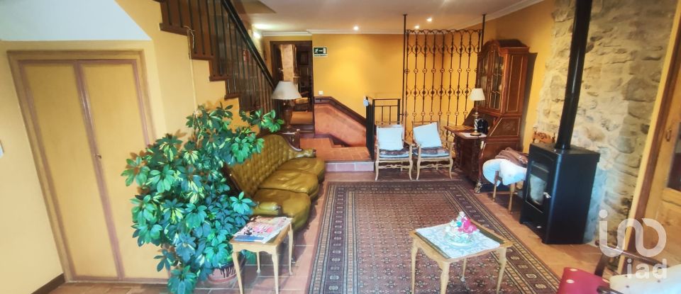 Casa rural 6 habitaciones de 432 m² en Valderrobres (44580)