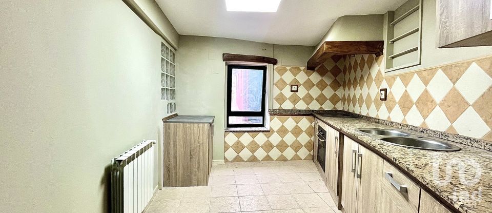 Casa 2 habitaciones de 120 m² en Celas (15198)