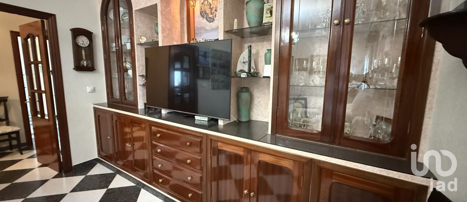 Piso 4 habitaciones de 129 m² en Lepe (21440)