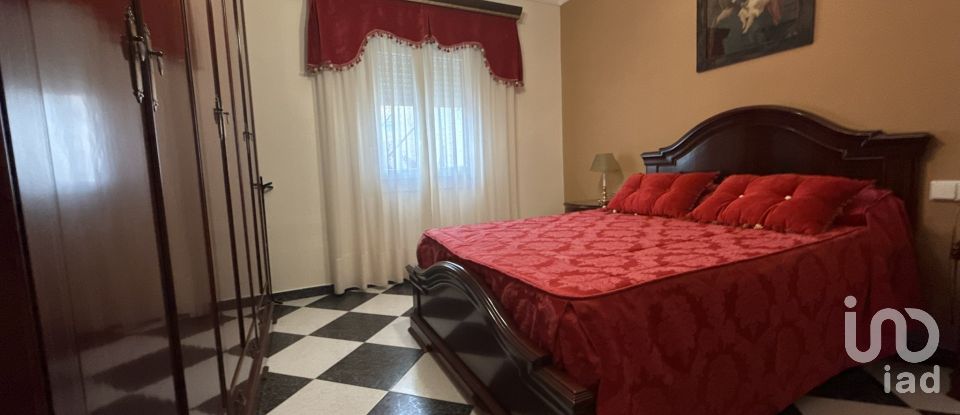 Piso 4 habitaciones de 129 m² en Lepe (21440)