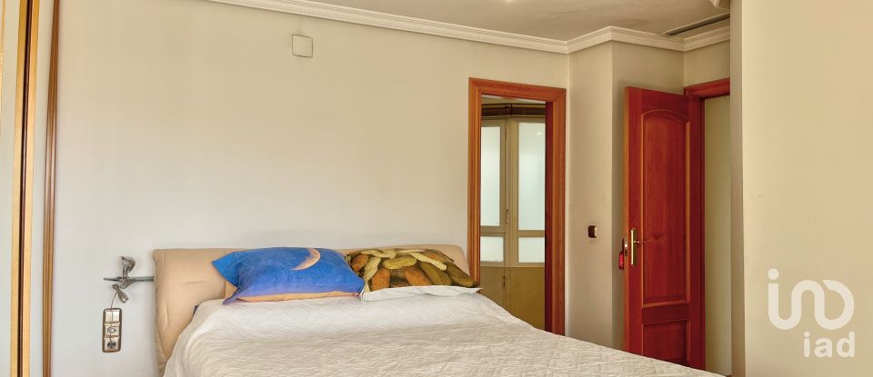 Pis 6 habitacions de 230 m² a Elda (03600)