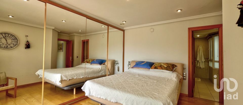 Pis 6 habitacions de 230 m² a Elda (03600)