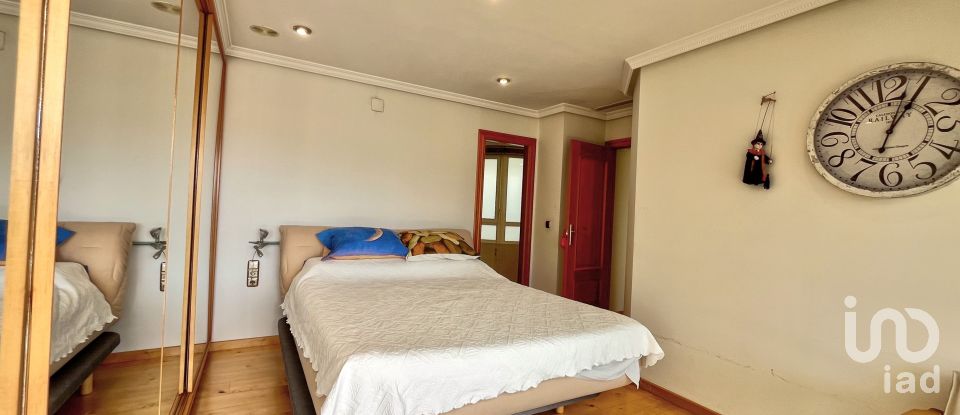 Pis 6 habitacions de 230 m² a Elda (03600)