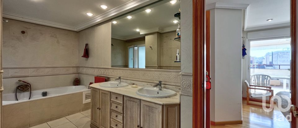 Pis 6 habitacions de 230 m² a Elda (03600)