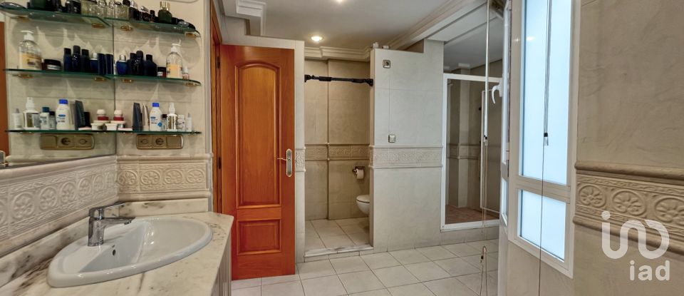 Pis 6 habitacions de 230 m² a Elda (03600)