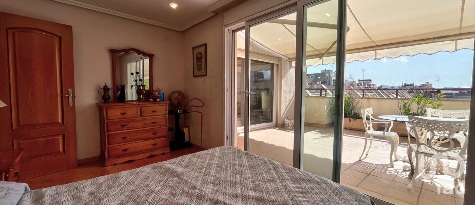 Pis 6 habitacions de 230 m² a Elda (03600)