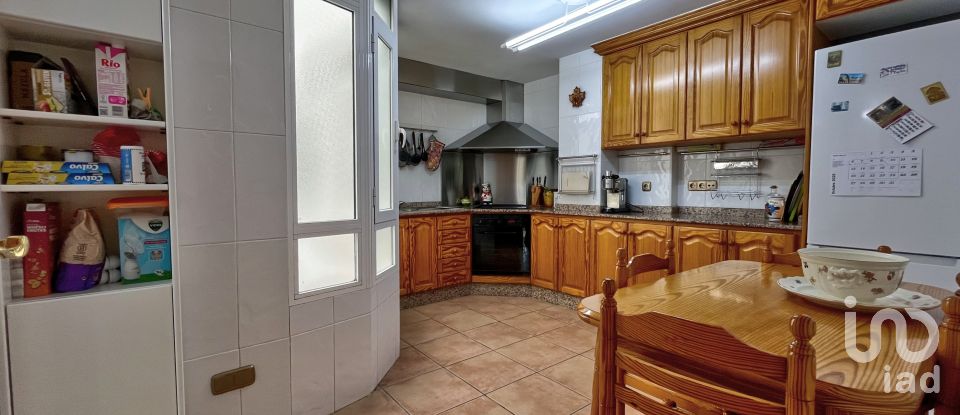 Pis 6 habitacions de 230 m² a Elda (03600)