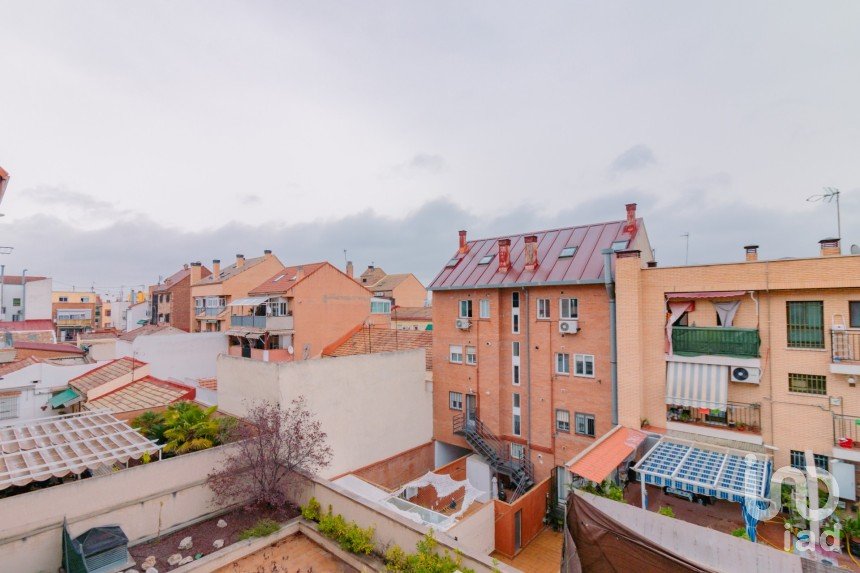 Pis 3 habitacions de 81 m² a Madrid (28026)