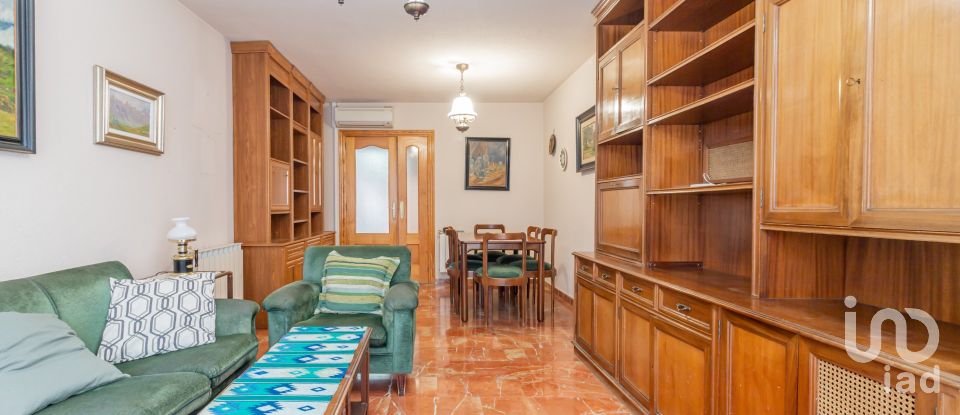 Pis 3 habitacions de 81 m² a Madrid (28026)