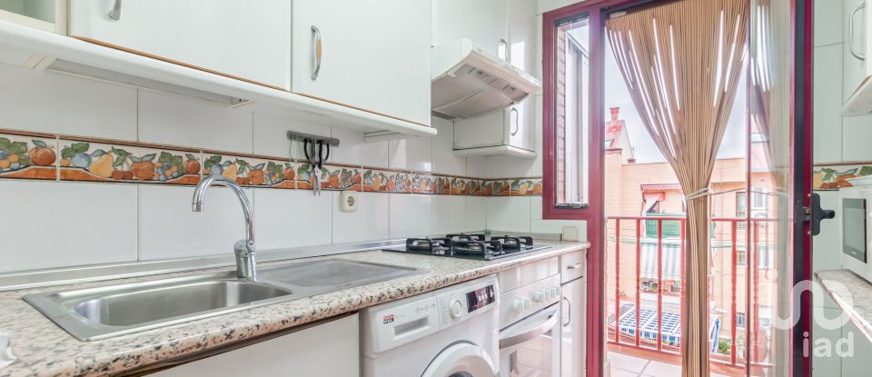 Pis 3 habitacions de 81 m² a Madrid (28026)