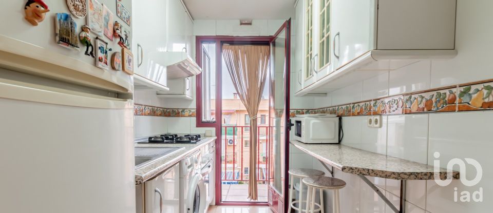 Pis 3 habitacions de 81 m² a Madrid (28026)