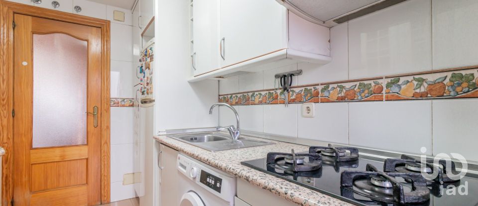 Pis 3 habitacions de 81 m² a Madrid (28026)