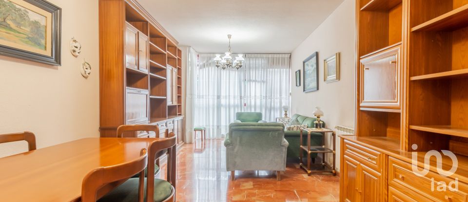Pis 3 habitacions de 81 m² a Madrid (28026)