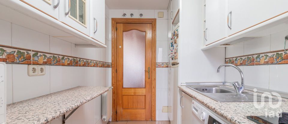 Pis 3 habitacions de 81 m² a Madrid (28026)