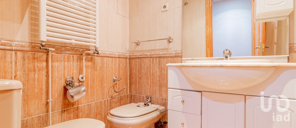 Pis 3 habitacions de 81 m² a Madrid (28026)