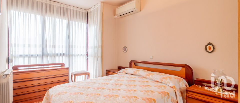 Pis 3 habitacions de 81 m² a Madrid (28026)