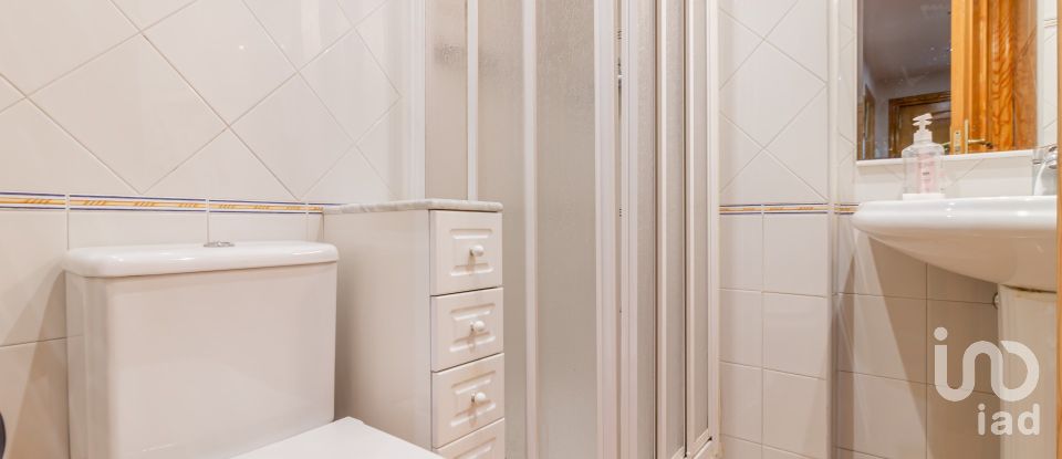 Pis 3 habitacions de 81 m² a Madrid (28026)