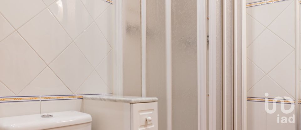 Pis 3 habitacions de 81 m² a Madrid (28026)