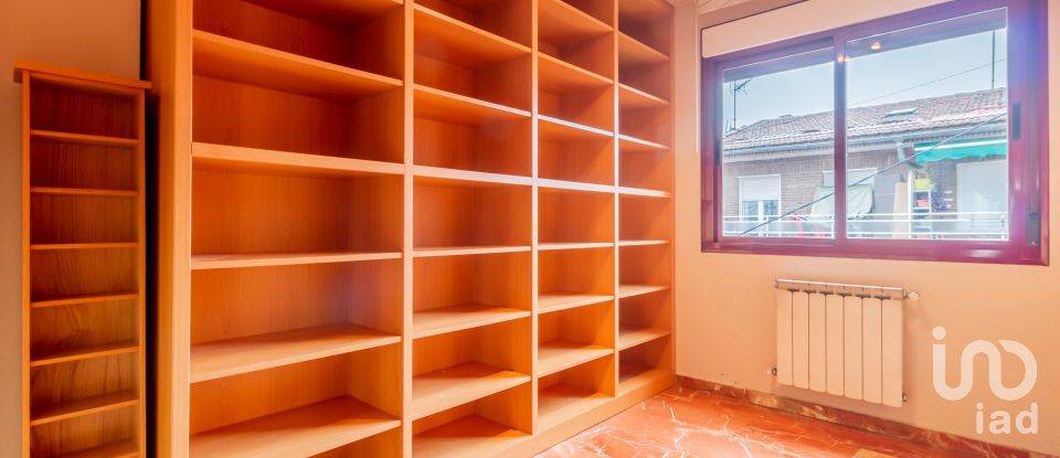 Pis 3 habitacions de 81 m² a Madrid (28026)