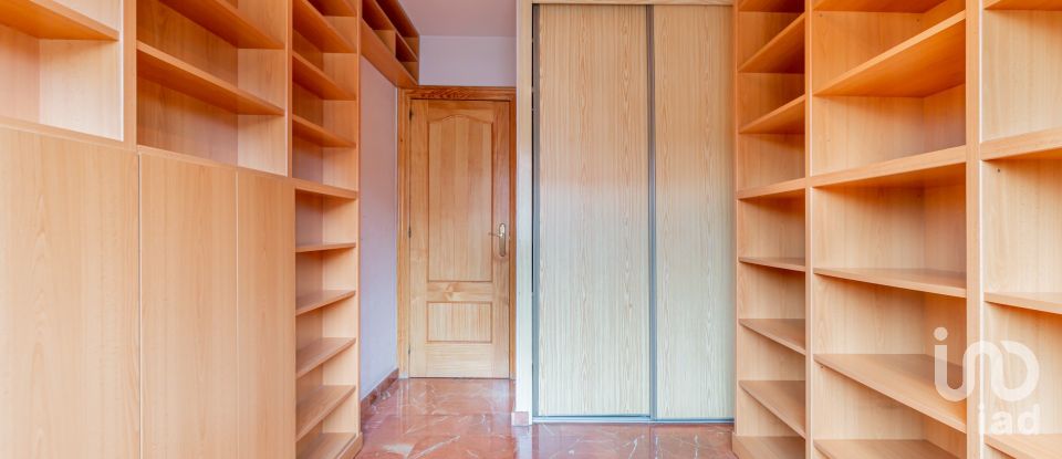 Pis 3 habitacions de 81 m² a Madrid (28026)