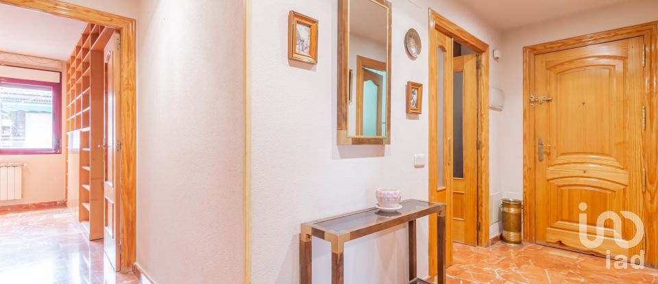 Pis 3 habitacions de 81 m² a Madrid (28026)