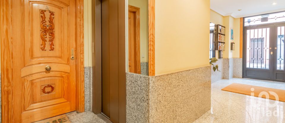 Pis 3 habitacions de 81 m² a Madrid (28026)