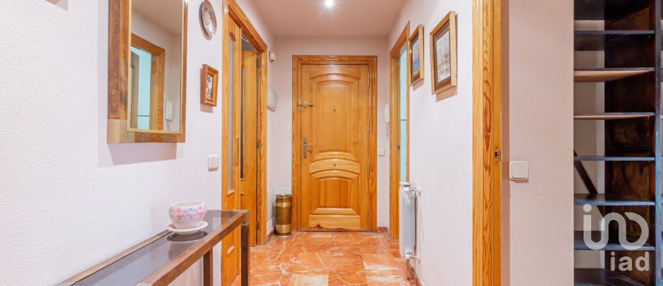 Pis 3 habitacions de 81 m² a Madrid (28026)